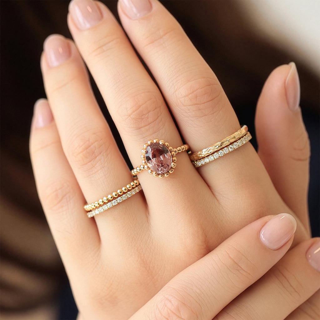Anillo Elysa Oro Amarillo 14K con Granate Malaya Oval.