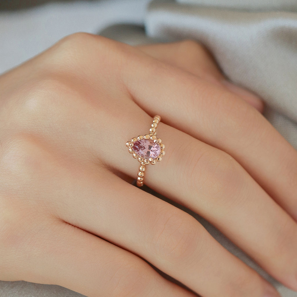 Anillo Elysa Granate Malaya Oro Amarillo 14K con Granate Malaya.
