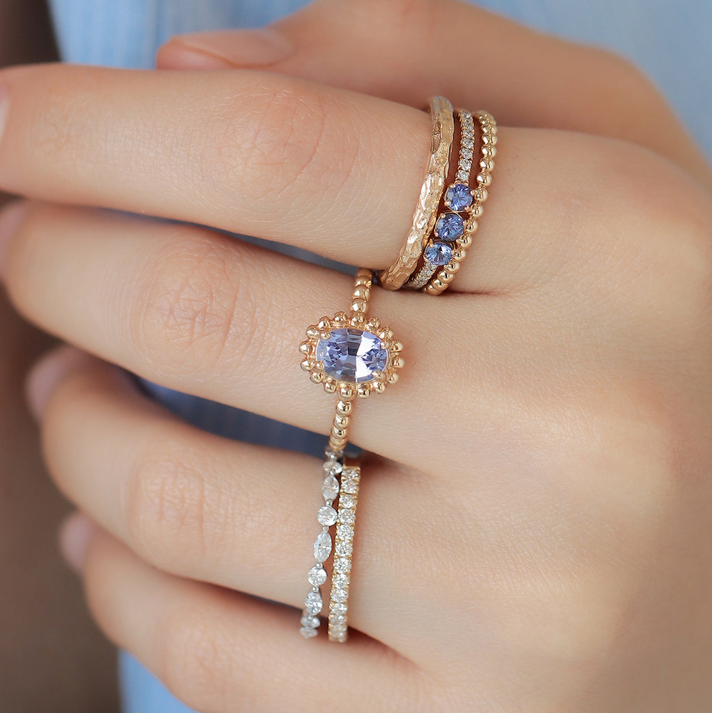 Anillo Elysa Oro Amarillo 14K con Tanzanita Oval.