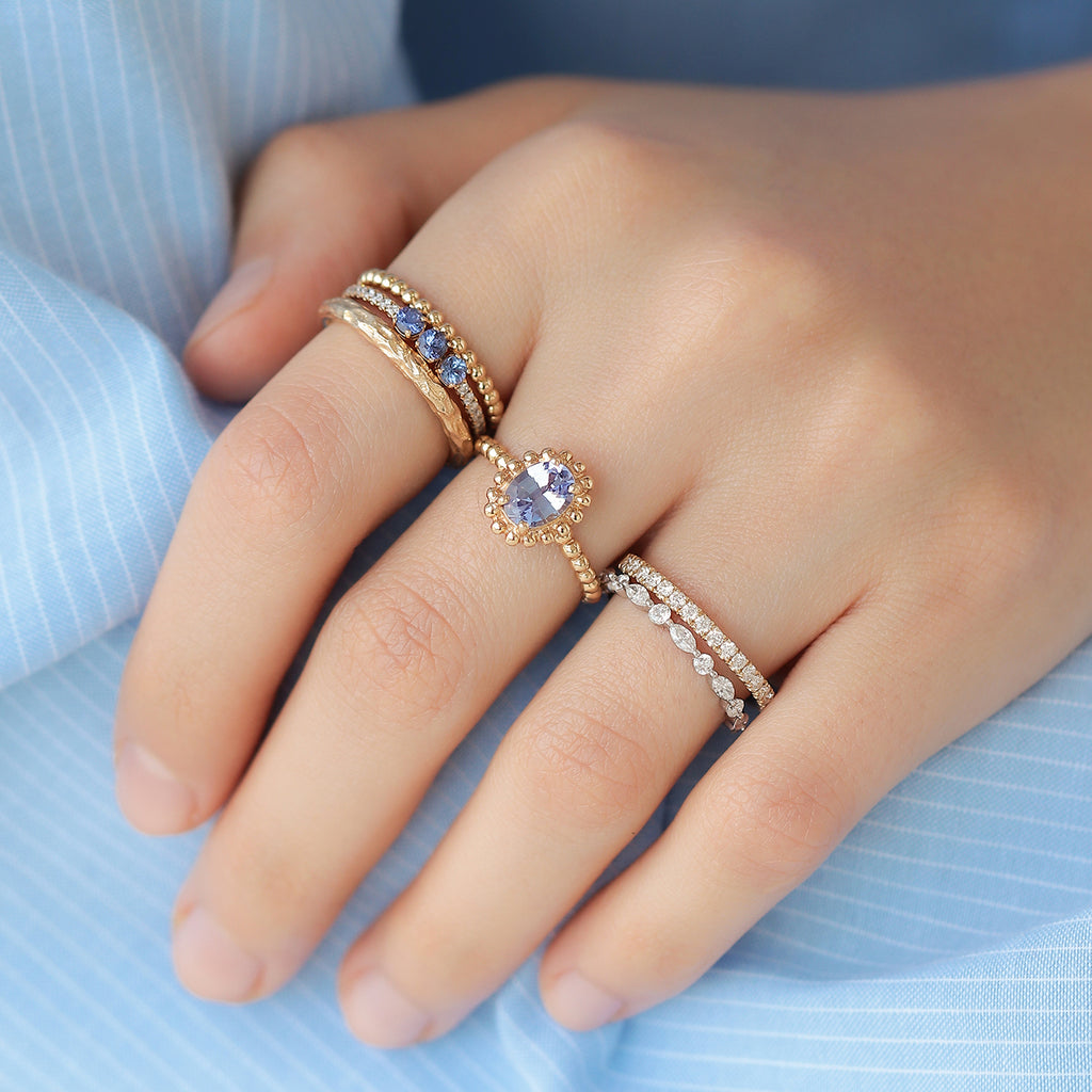 Anillo Elysa Oro Amarillo 14K con Tanzanita Oval.