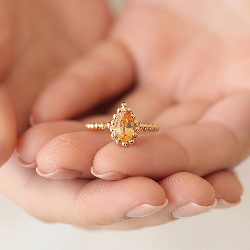 Anillo Elysa Oro Amarillo 14K con Topacio Imperial Gota.