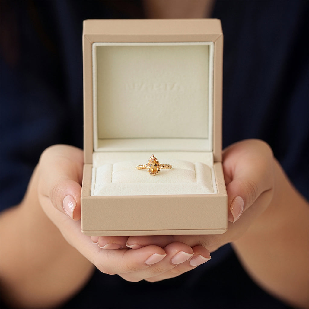 Anillo Elysa Oro Amarillo 14K con Topacio Imperial Gota.