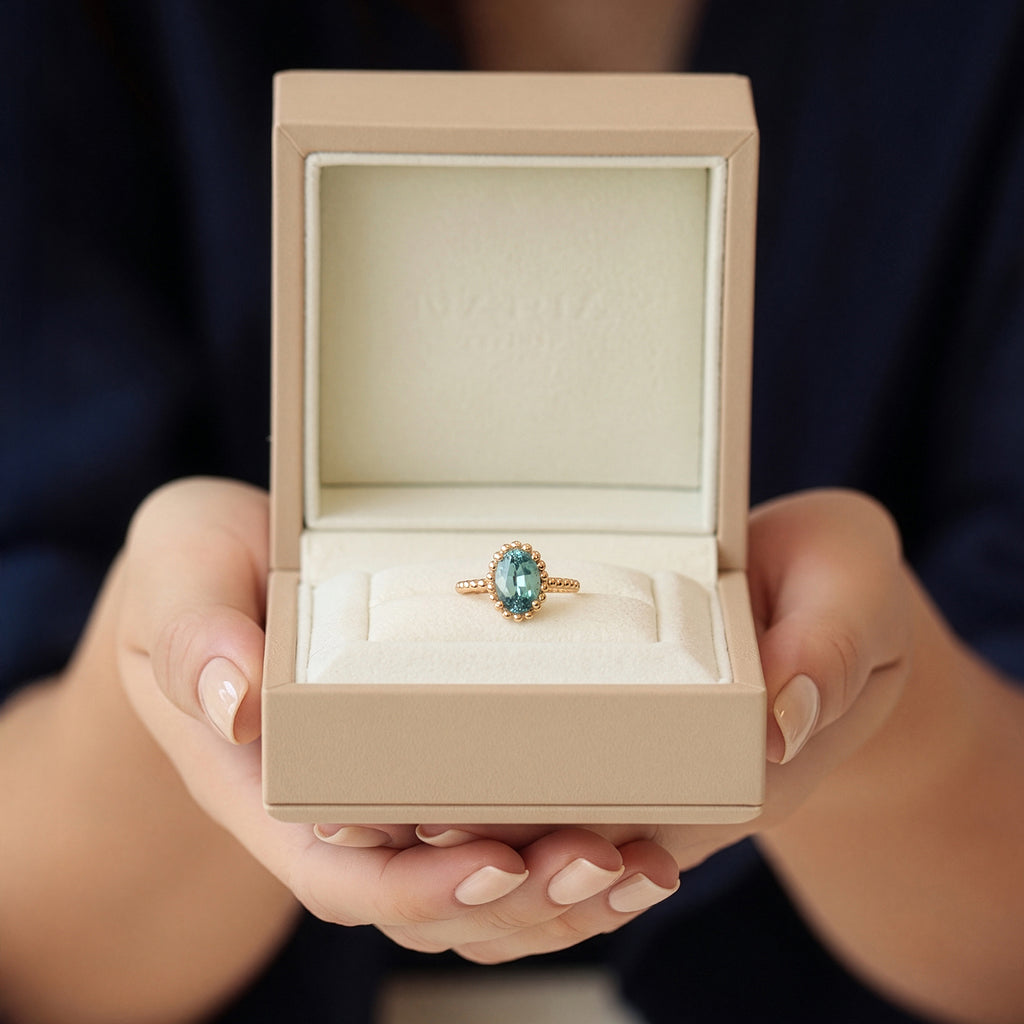 Anillo Elysa Oro Amarillo 14K con Zircón Celeste Oval.