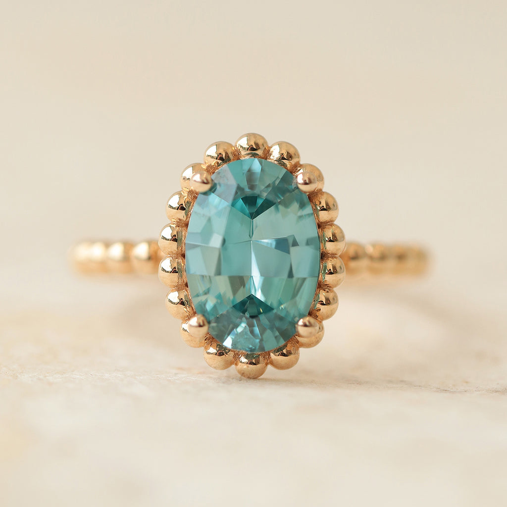 Anillo Elysa Oro Amarillo 14K con Zircón Celeste Oval.