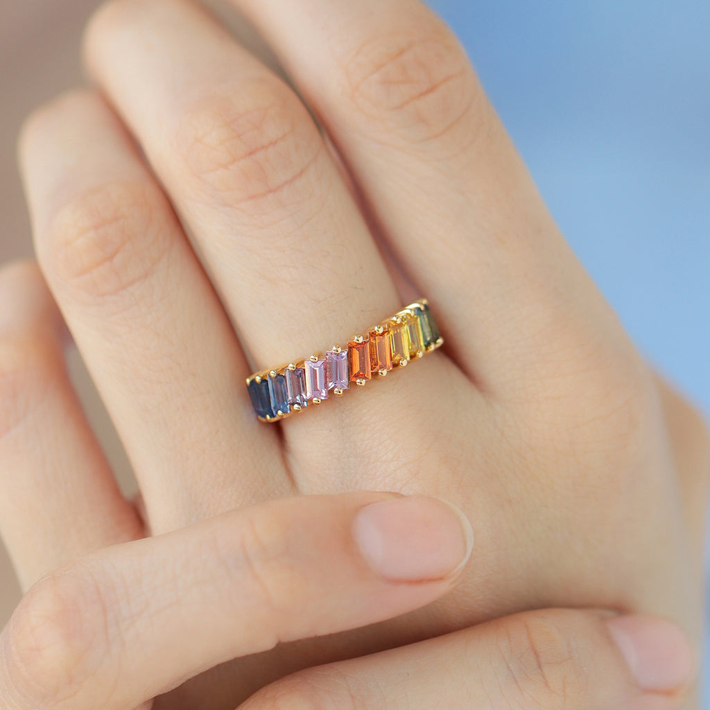 Anillo Fiorela Oro Amarillo 18K con Zafiros.