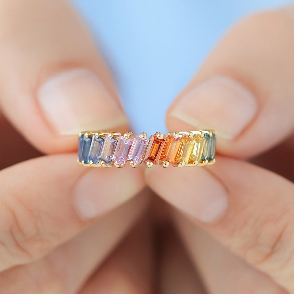 Anillo Fiorela Oro Amarillo 18K con Zafiros.