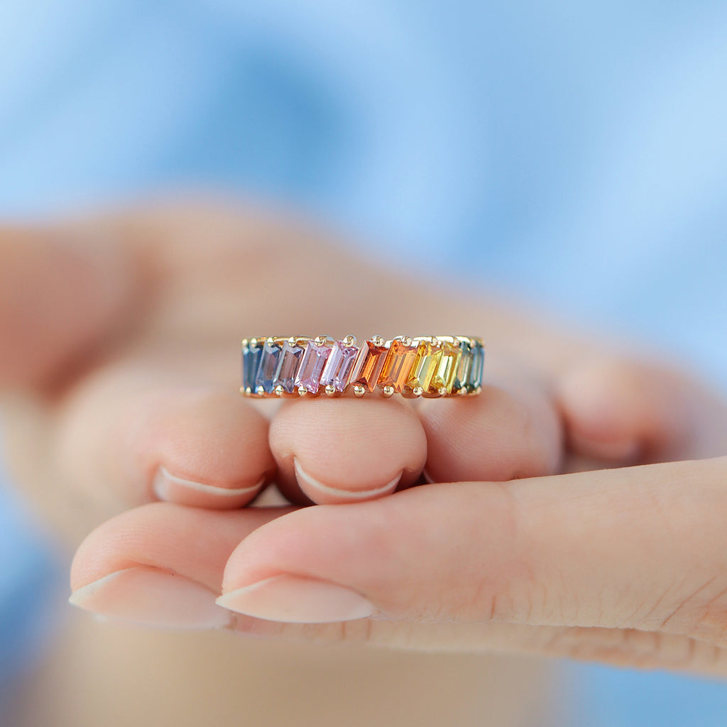 Anillo Fiorela Oro Amarillo 18K con Zafiros.