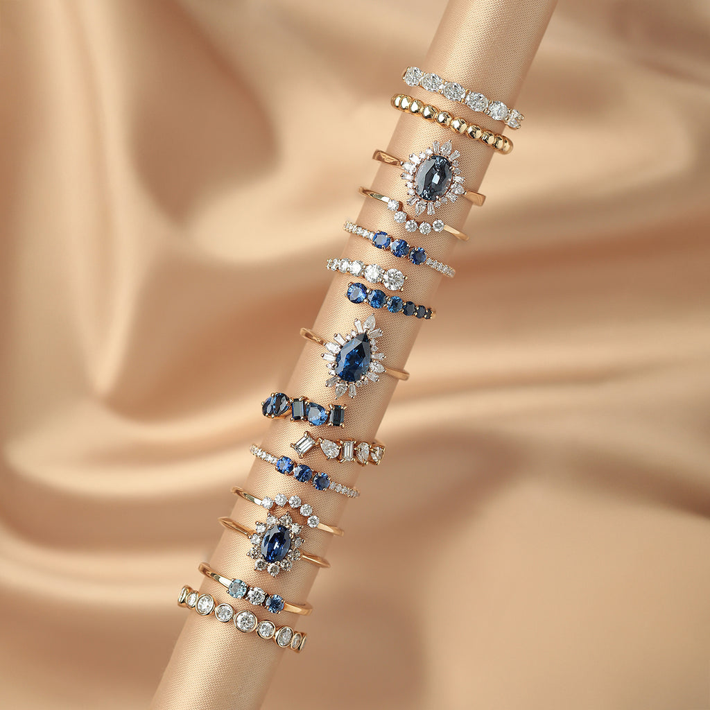 Anillo Charlotte Oro Amarillo 14K con Zafiro Gota y Diamantes.