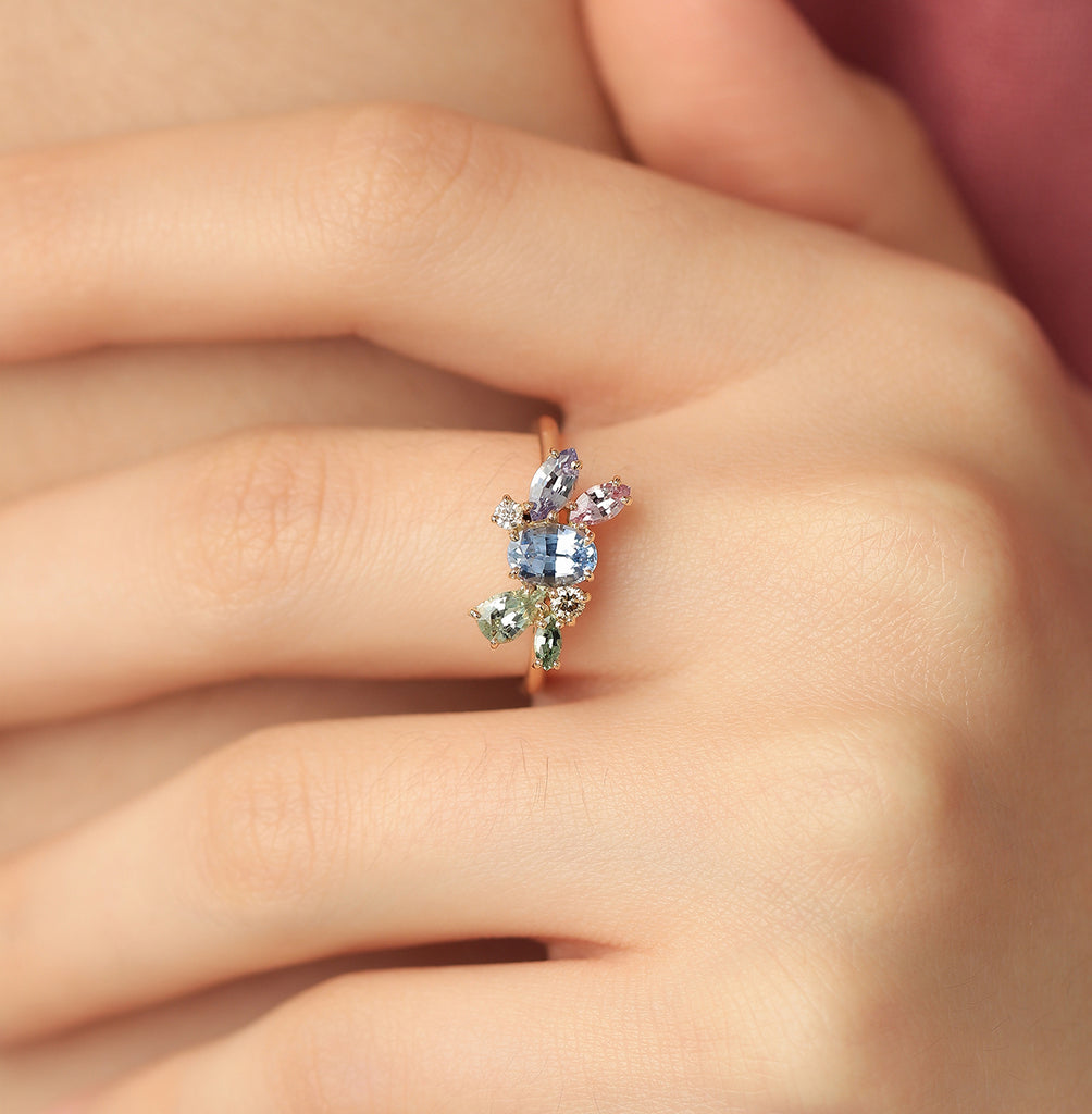 Anillo Galaxy Aurora Oro Amarillo 14K con Zafiro y Diamantes.