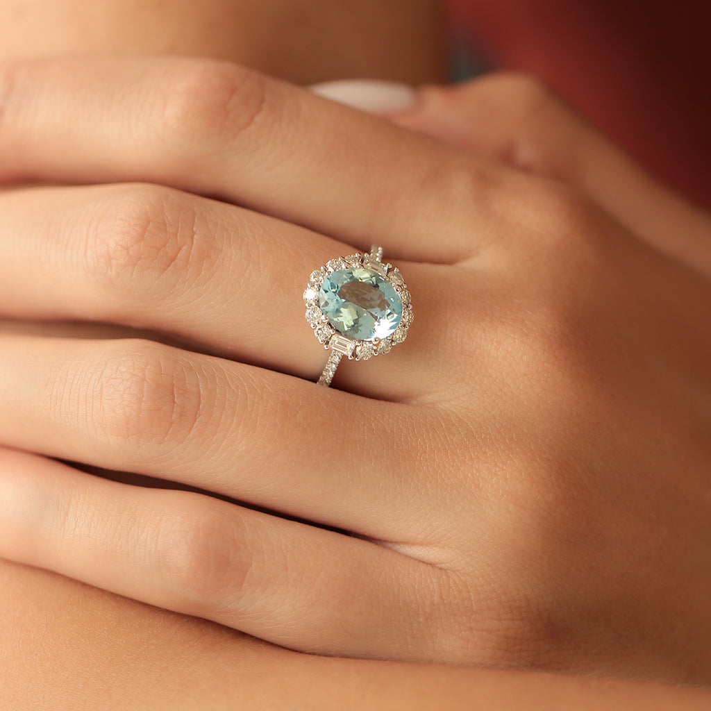 Anillo Gardenia Oro Blanco 18K con Aquamarina y Diamantes.