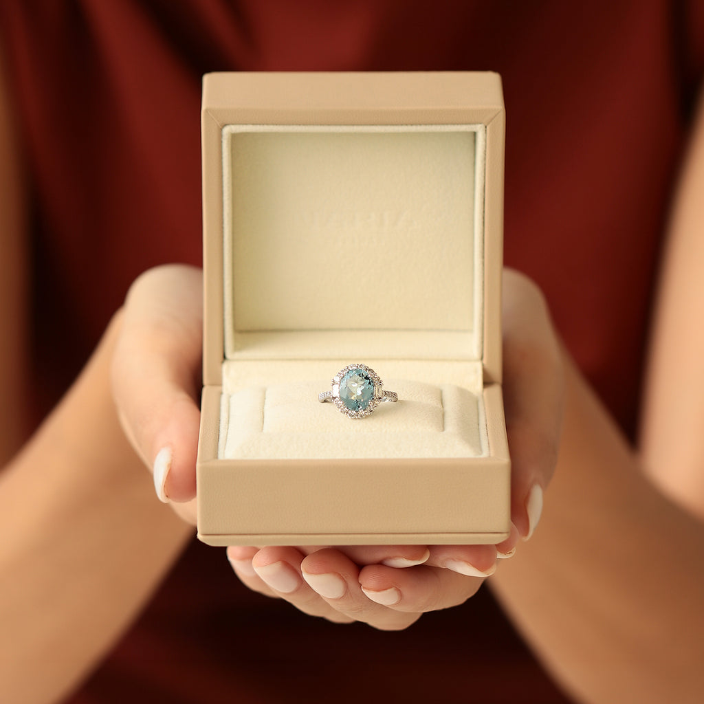 Anillo Gardenia Oro Blanco 18K con Aquamarina y Diamantes.