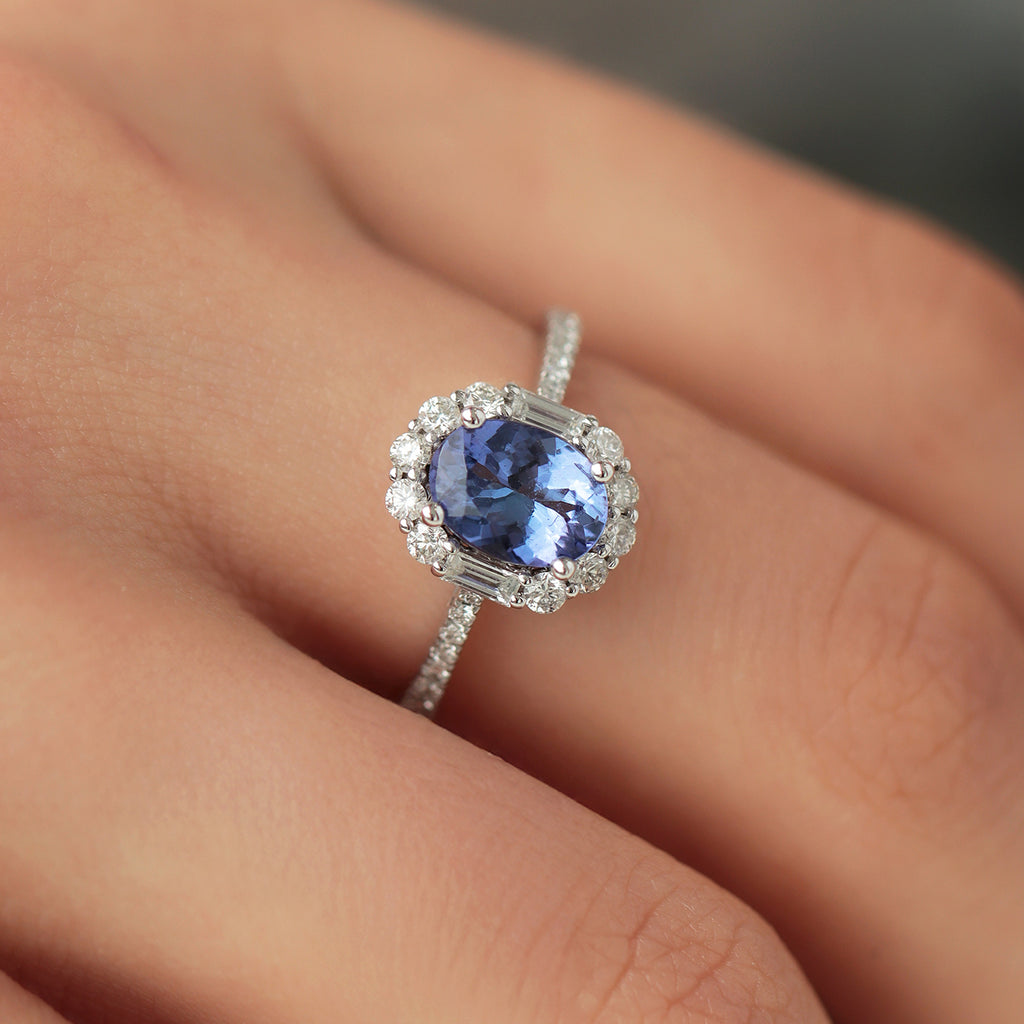 Anillo Gardenia Oro Blanco 18K con Tanzanita y Diamantes.