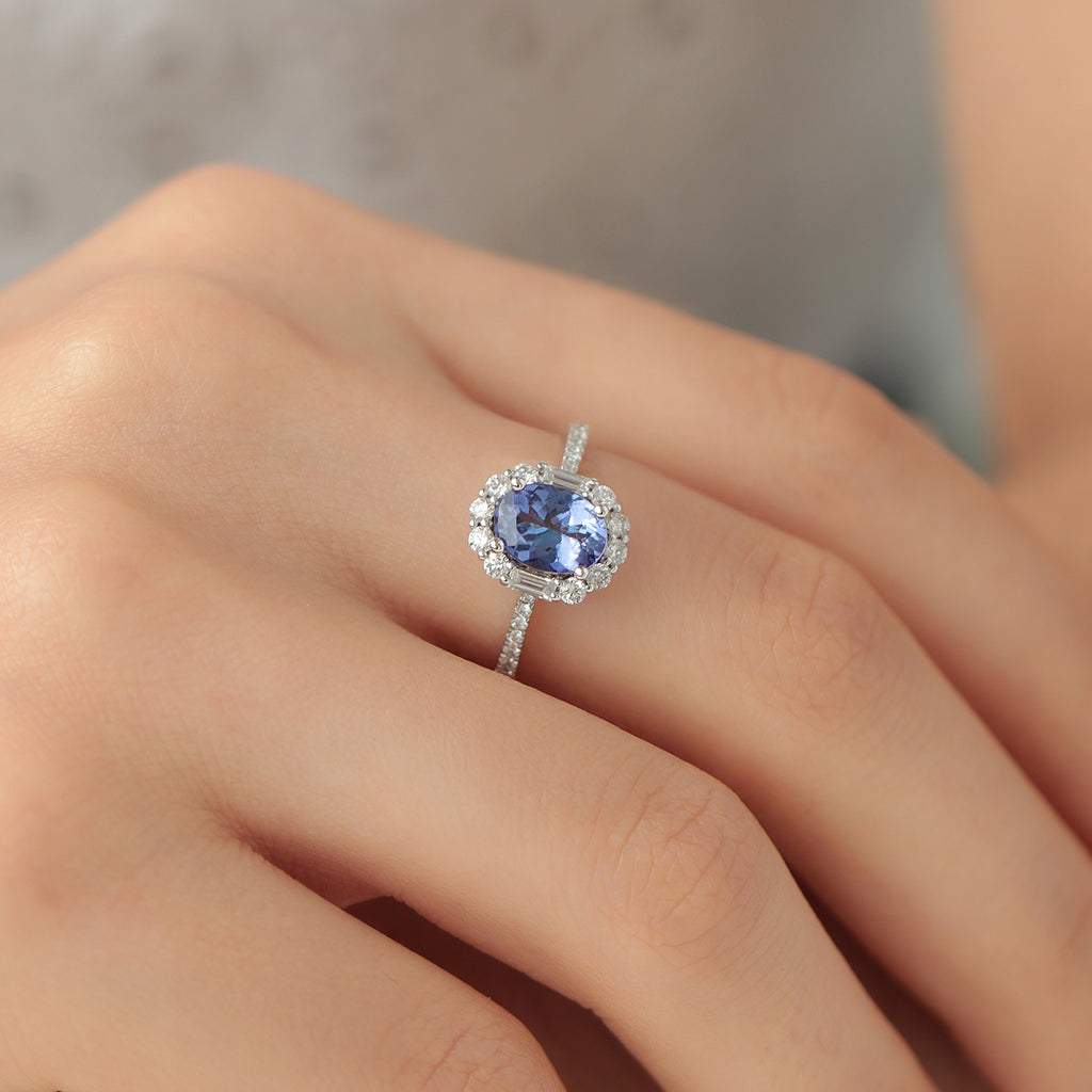 Anillo Gardenia Oro Blanco 18K con Tanzanita y Diamantes.
