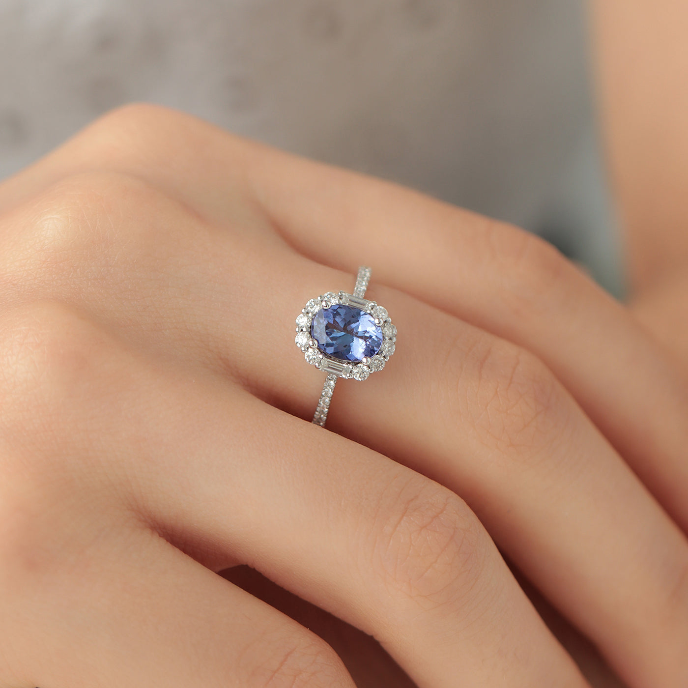 Set Gardenia Oro Blanco 18K con Tanzanita y Diamantes.