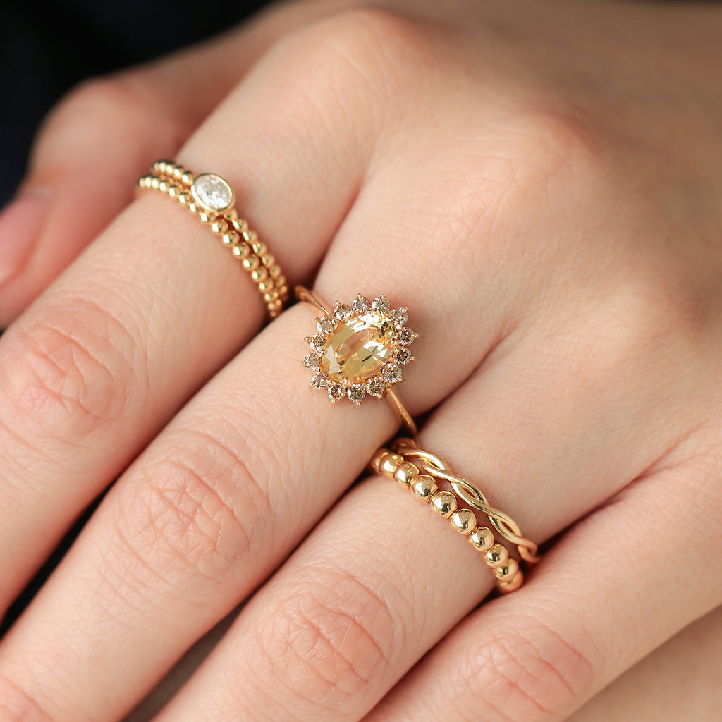 Anillo Imperial Oro Amarillo 14K con Topacio Imperial y Diamantes Champagne.