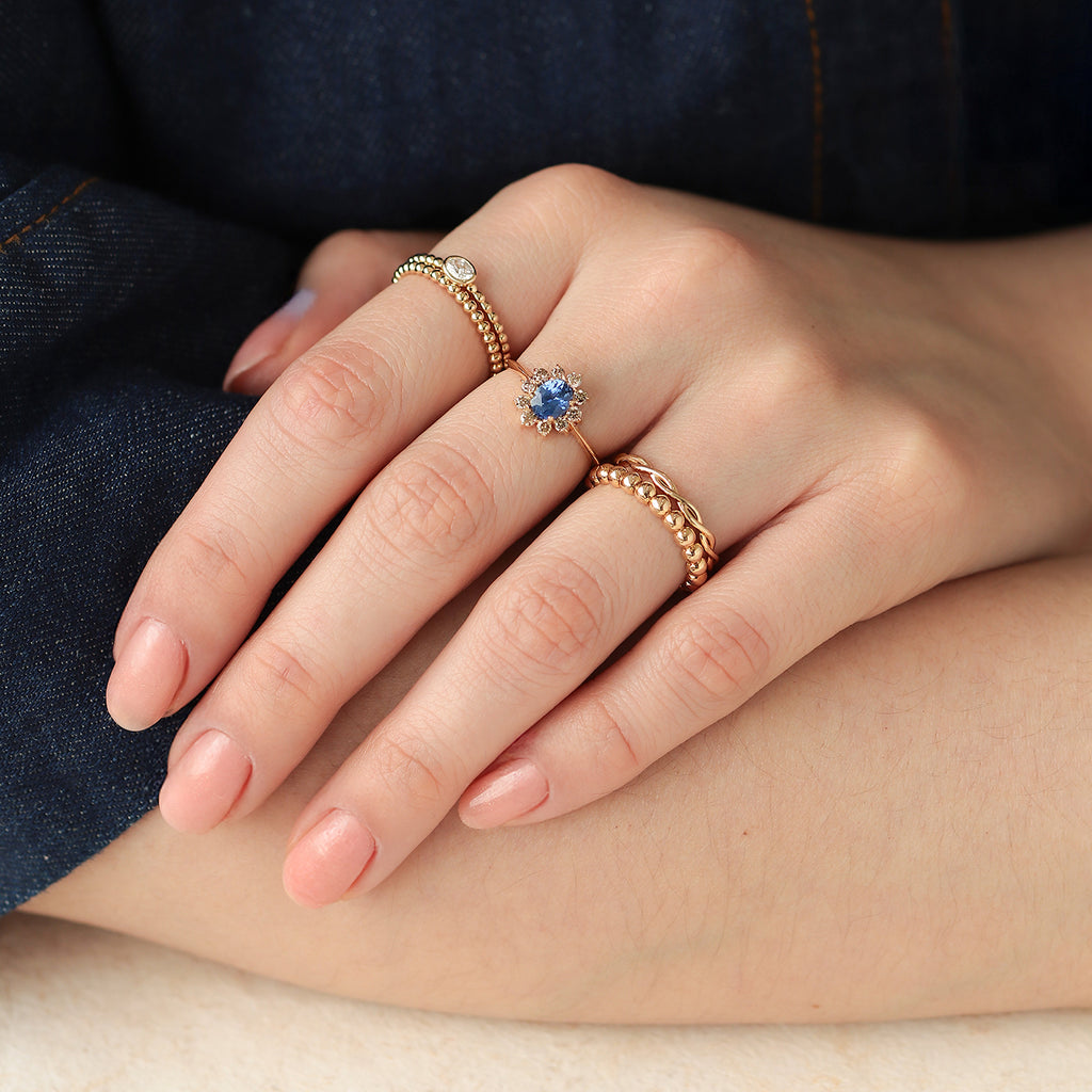 Anillo Imperial Oro Amarillo 14K con Zafiro y Diamantes Champagne.