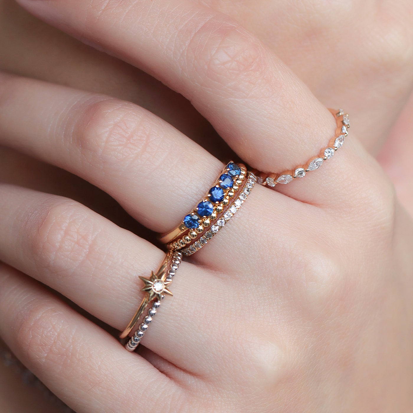 Anillo Iris Oro Amarillo 14K y Zafiros.