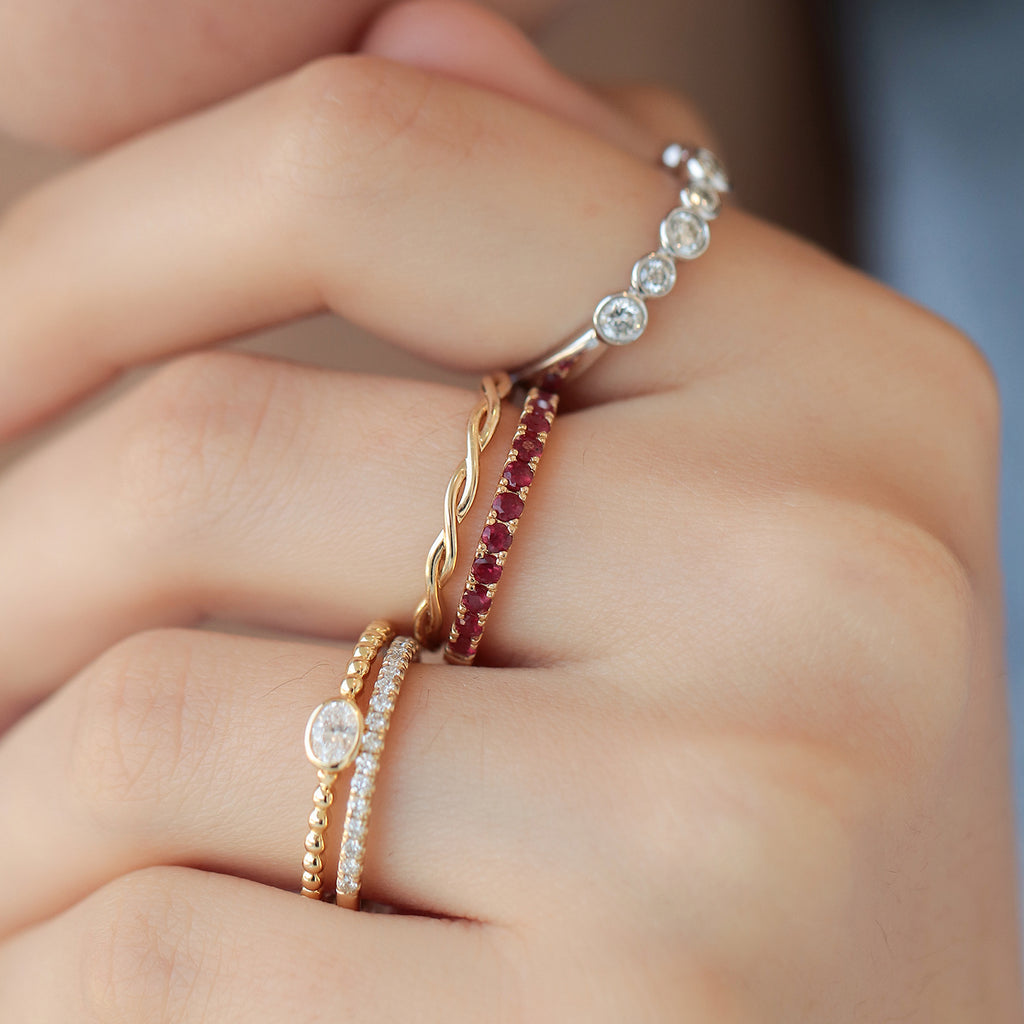 Anillo Isis Oro Amarillo 18K con Rubí.