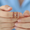 Anillo Laurel Oro Amarillo 18K con Diamantes y Rubí.
