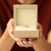 Anillo Lens Oro Amarillo 18K con Diamantes.