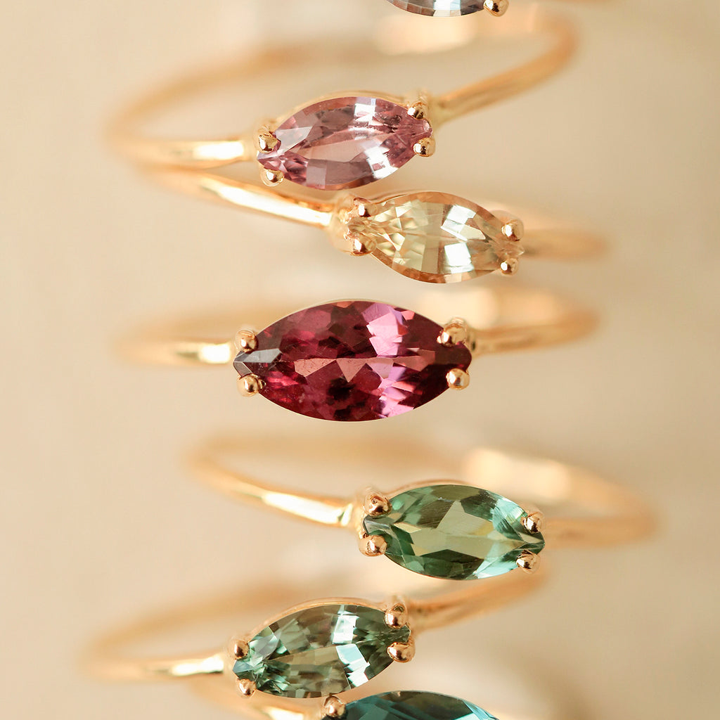 Anillos 'Lila +' Oro Amarillo 14K con Piedras Naturales.