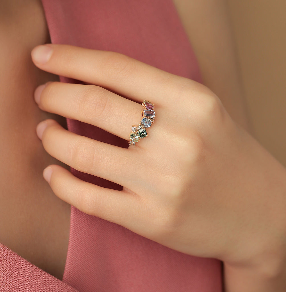 Anillo Nebula Aurora Oro Amarillo 14K con Zafiro y Diamantes.