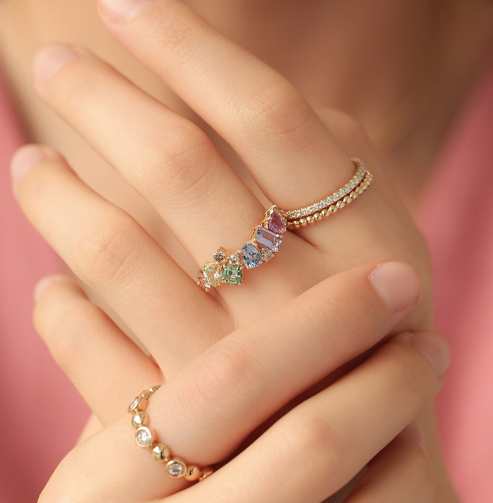 Anillo Nebula Aurora Oro Amarillo 14K con Zafiro y Diamantes.