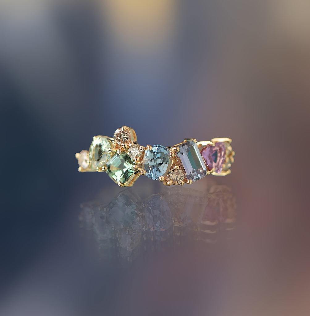 Anillo Nebula Aurora Oro Amarillo 14K con Zafiro y Diamantes.