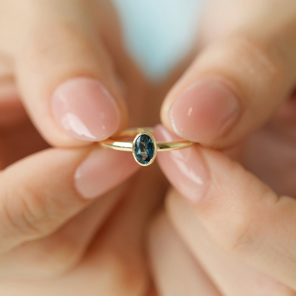 Anillo Birthstone Orion Oro Amarillo 14K y Piedras Naturales.