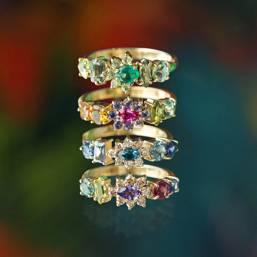 Anillo Botanical Poppy Joy Oro Amarillo 14K con Zafiro, Rodolitas, Diamantes y Turmalinas.