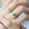 Anillo Royal Oro 14K con Esmeralda y Diamantes.