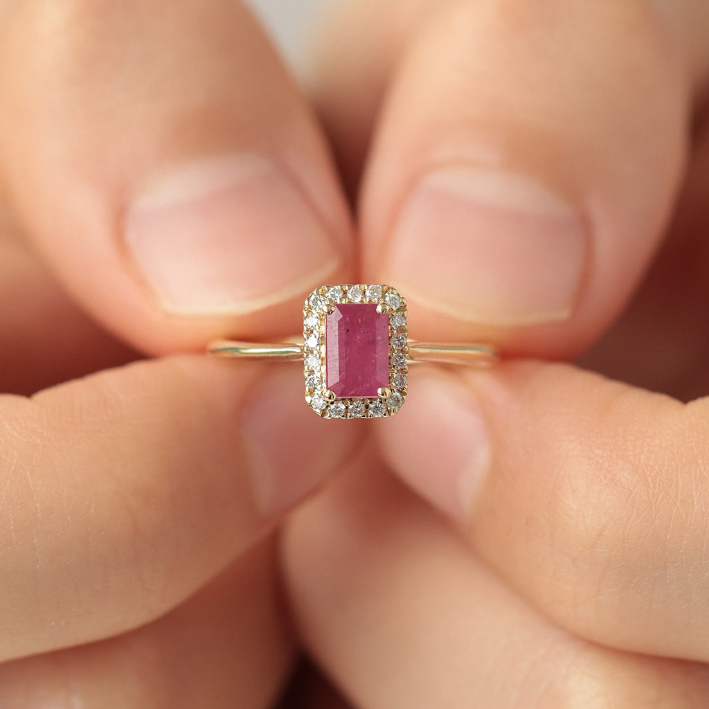 Anillo Royal Oro 18K con Rubí y Diamantes.