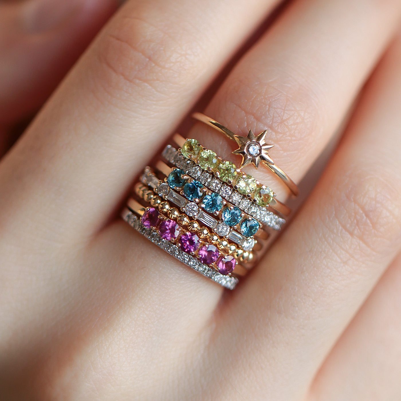 Anillos Iris Oro Amarillo 14K con Piedras Naturales.