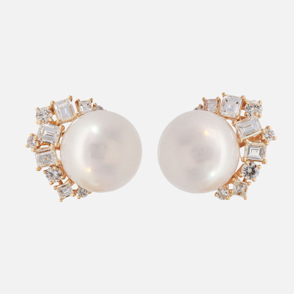 Aretes Camelia Oro Amarillo 18K Perlas y Diamantes.