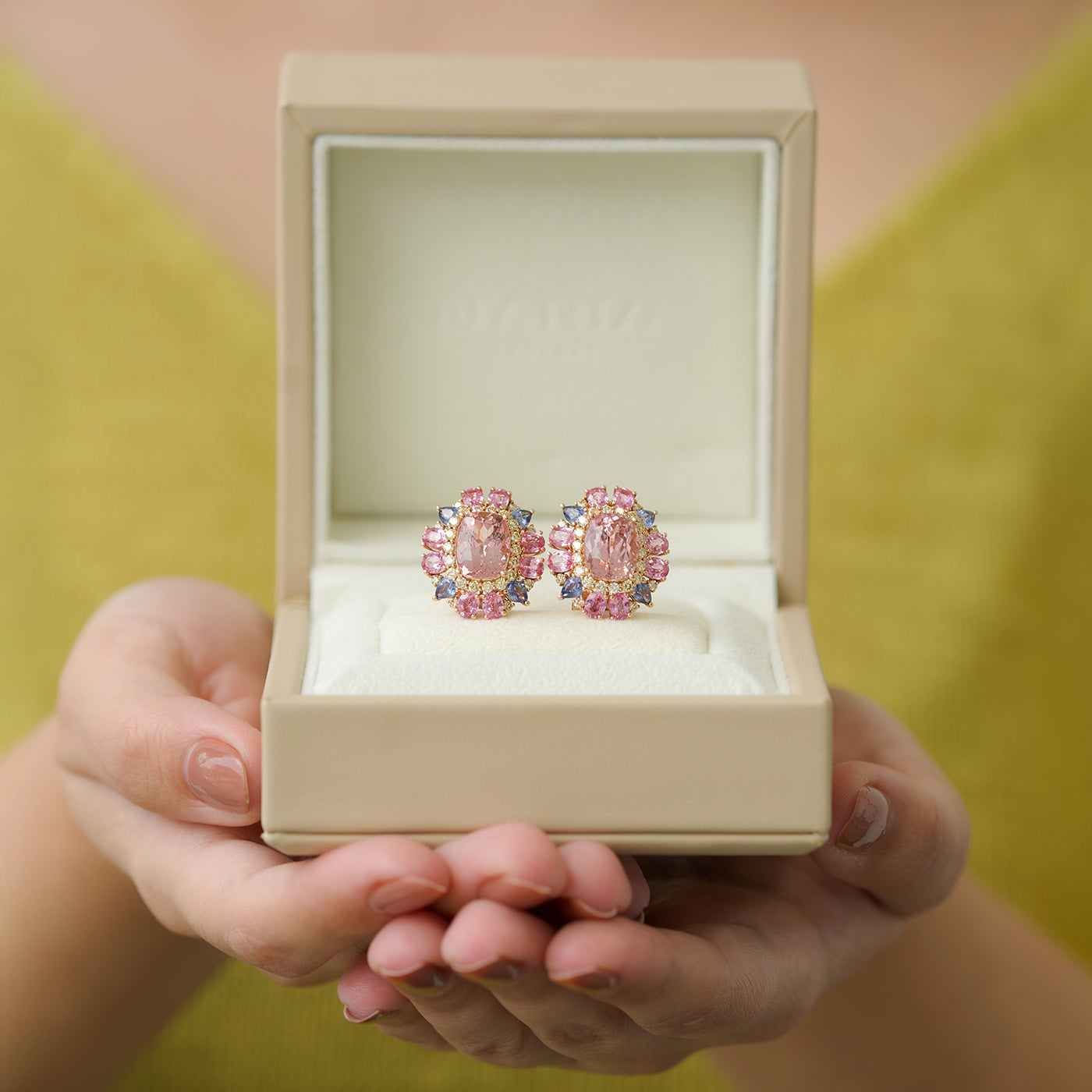 Aretes Armida Pink Oro Amarillo 18K Zafiros, Turmalinas y Diamantes.