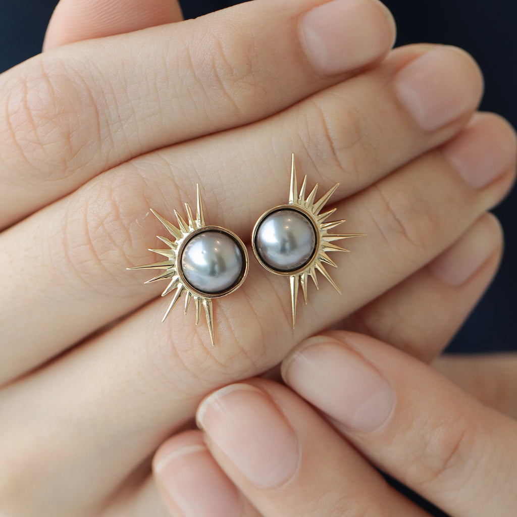 Aretes Black Solei Oro Amarillo 14K con Perlas Tahitianas.