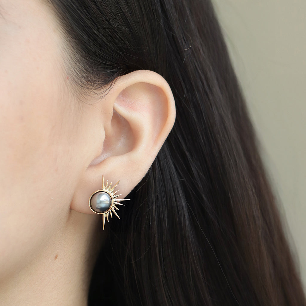 Aretes Black Solei Oro Amarillo 14K con Perlas Tahitianas.