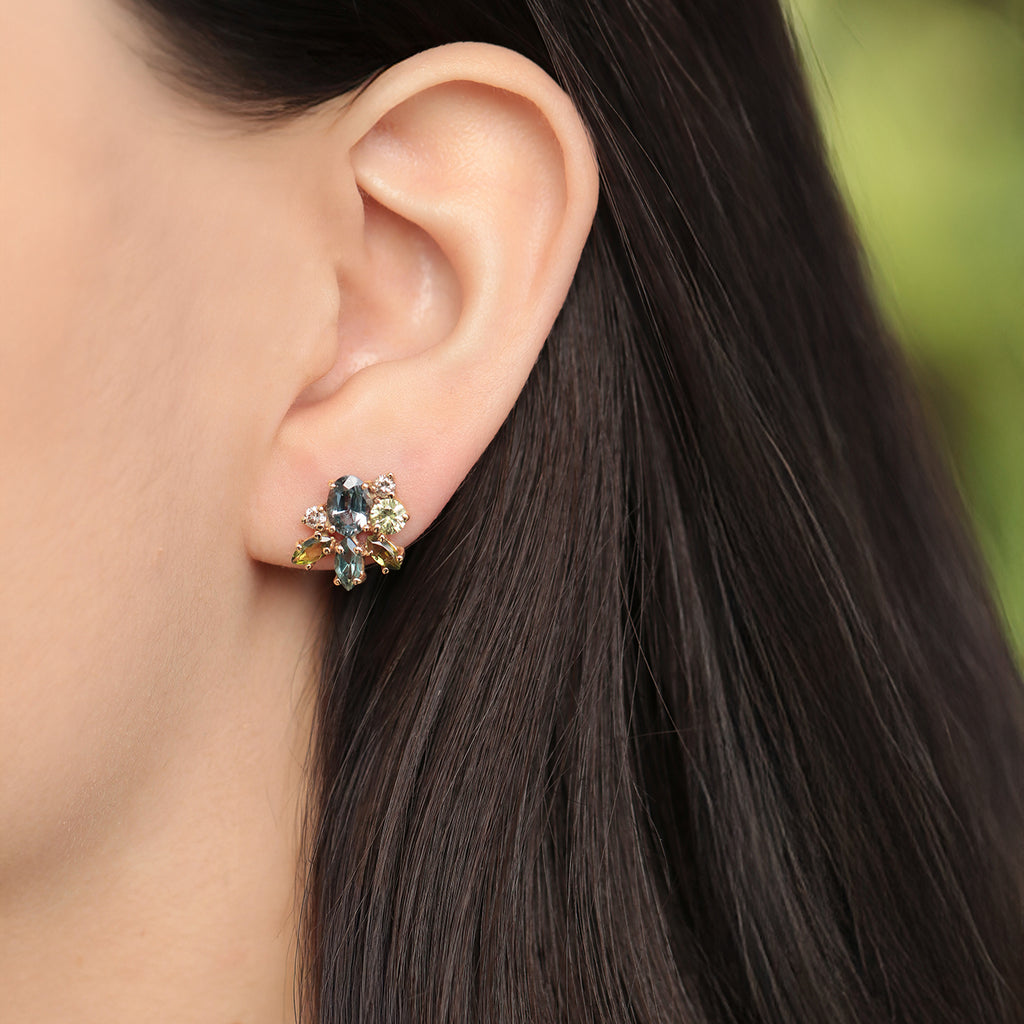 Aretes Botanical Tulip Green Oro Amarillo 14K con Tanzanitas, Turmalinas, Zafiros y Diamantes Champagne.