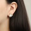 Aretes Camelia Oro Amarillo 18K Perlas y Diamantes.