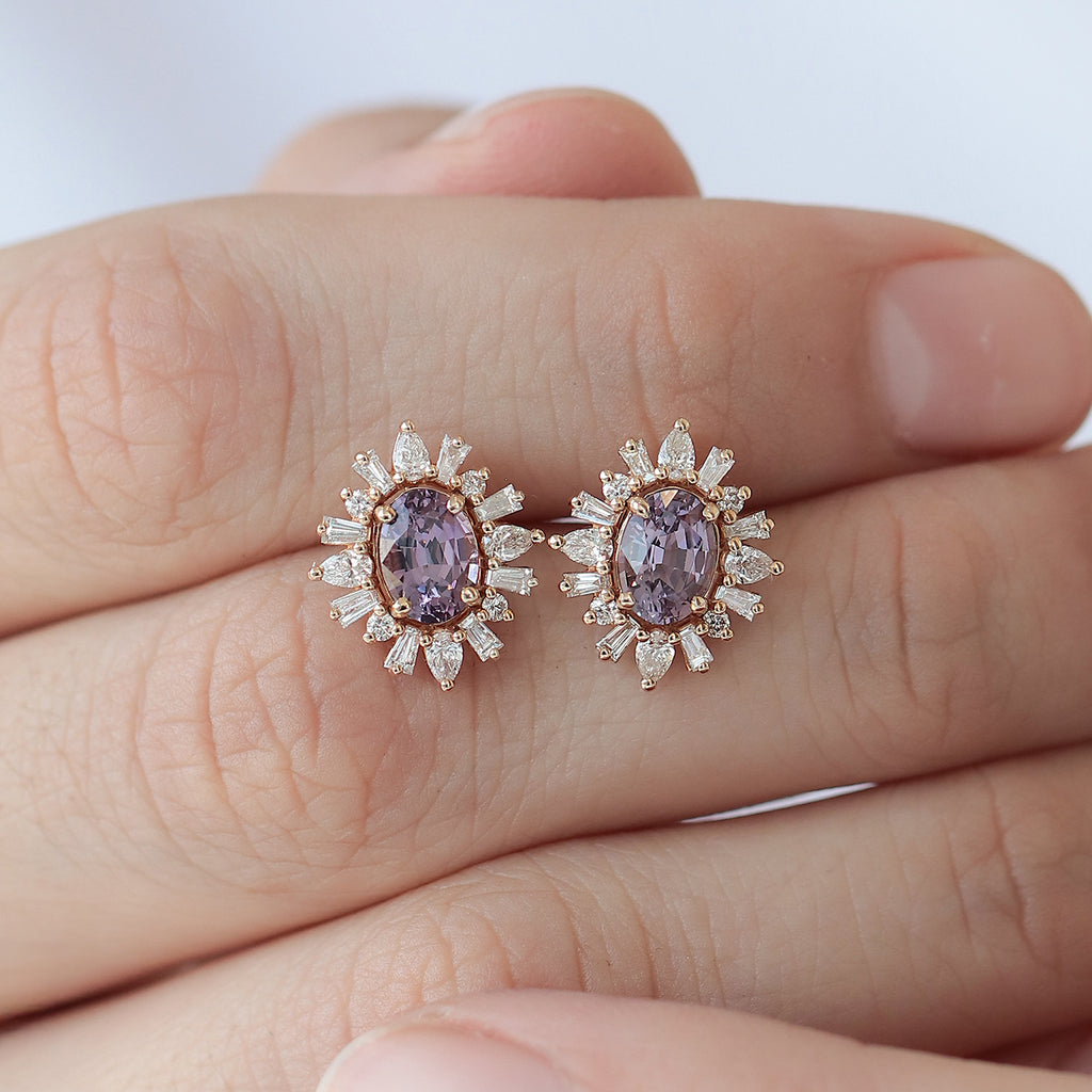 Aretes Charlotte Oro Amarillo 14K con Espinelas Moradas Oval y Diamantes.
