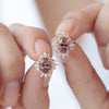 Aretes Charlotte Oro Amarillo 14K con Granates Malaya Oval y Diamantes.