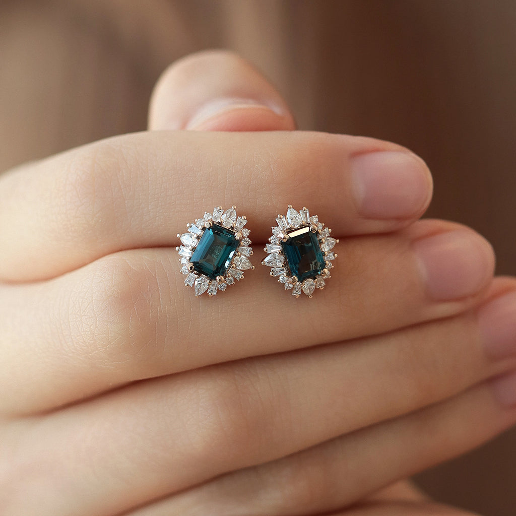 Aretes Charlotte Oro Amarillo 14K  con Topacios London Blue.