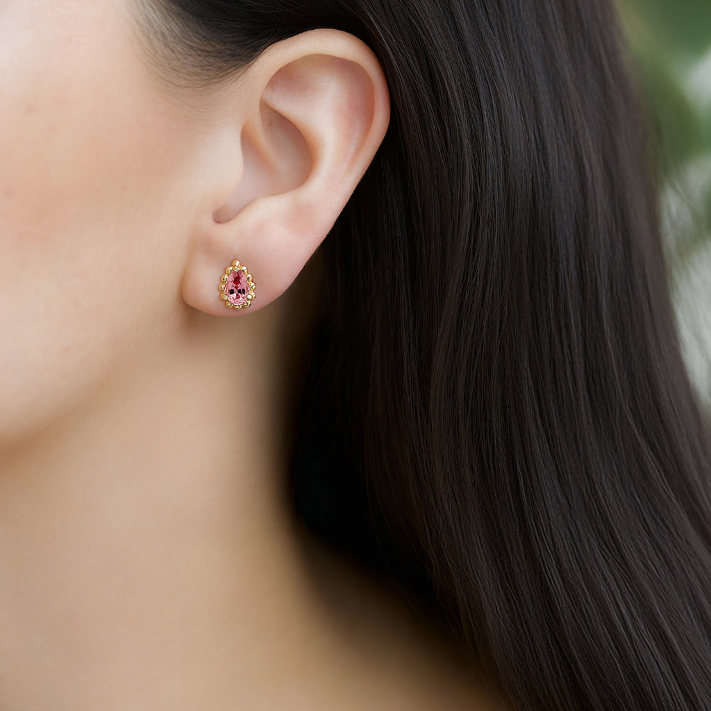 Aretes Elysa Oro Amarillo 14K con Granates Malaya.