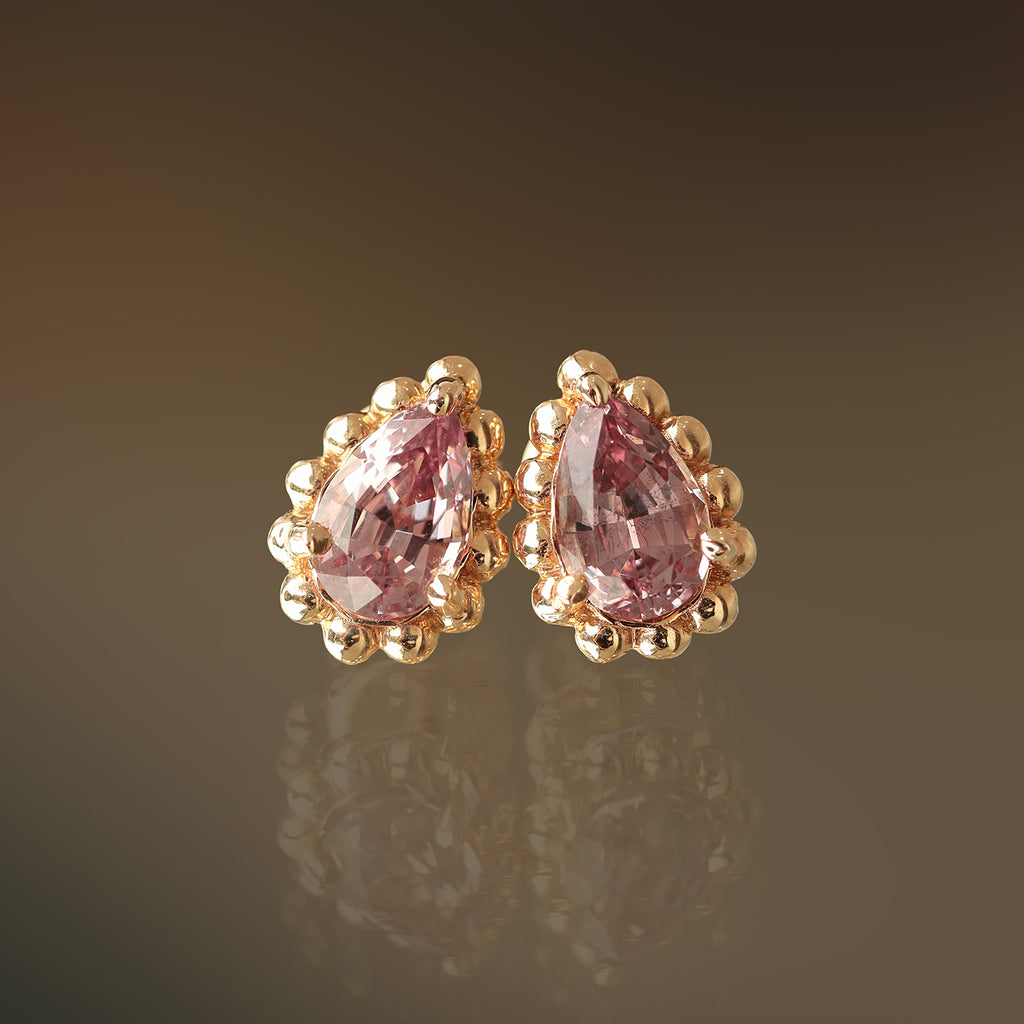 Aretes Elysa Oro Amarillo 14K con Granates Malaya.