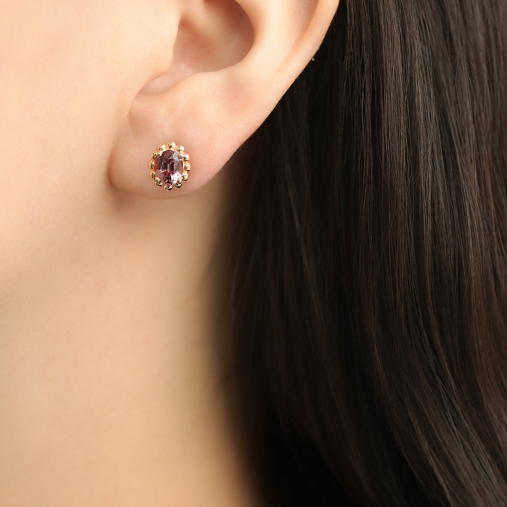 Aretes Elysa Oro Amarillo 14K con Granates Malaya Oval.
