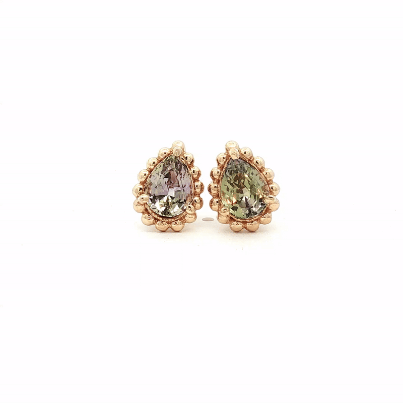 Aretes Elysa Oro Amarillo 14K con Tanzanitas Unheated.