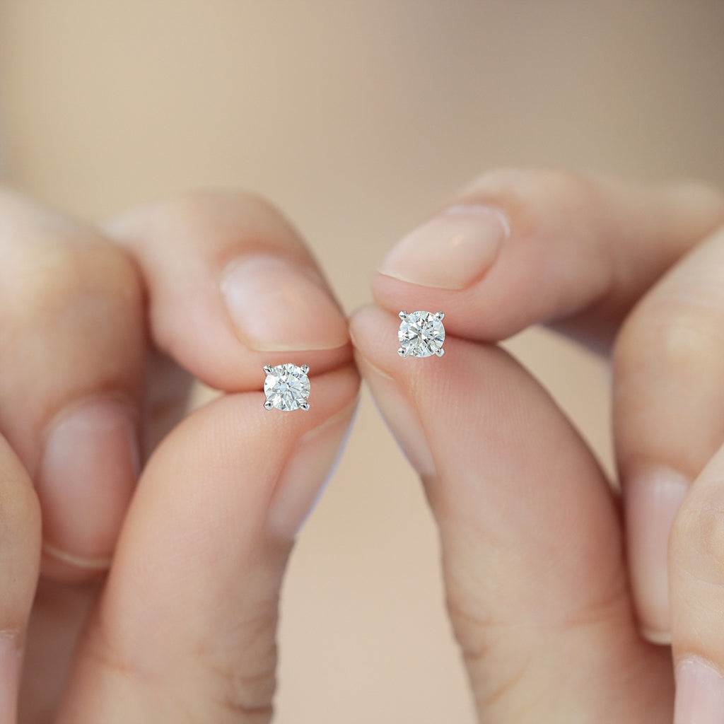 Studs Emma XG Oro Blanco 18K con Diamantes.