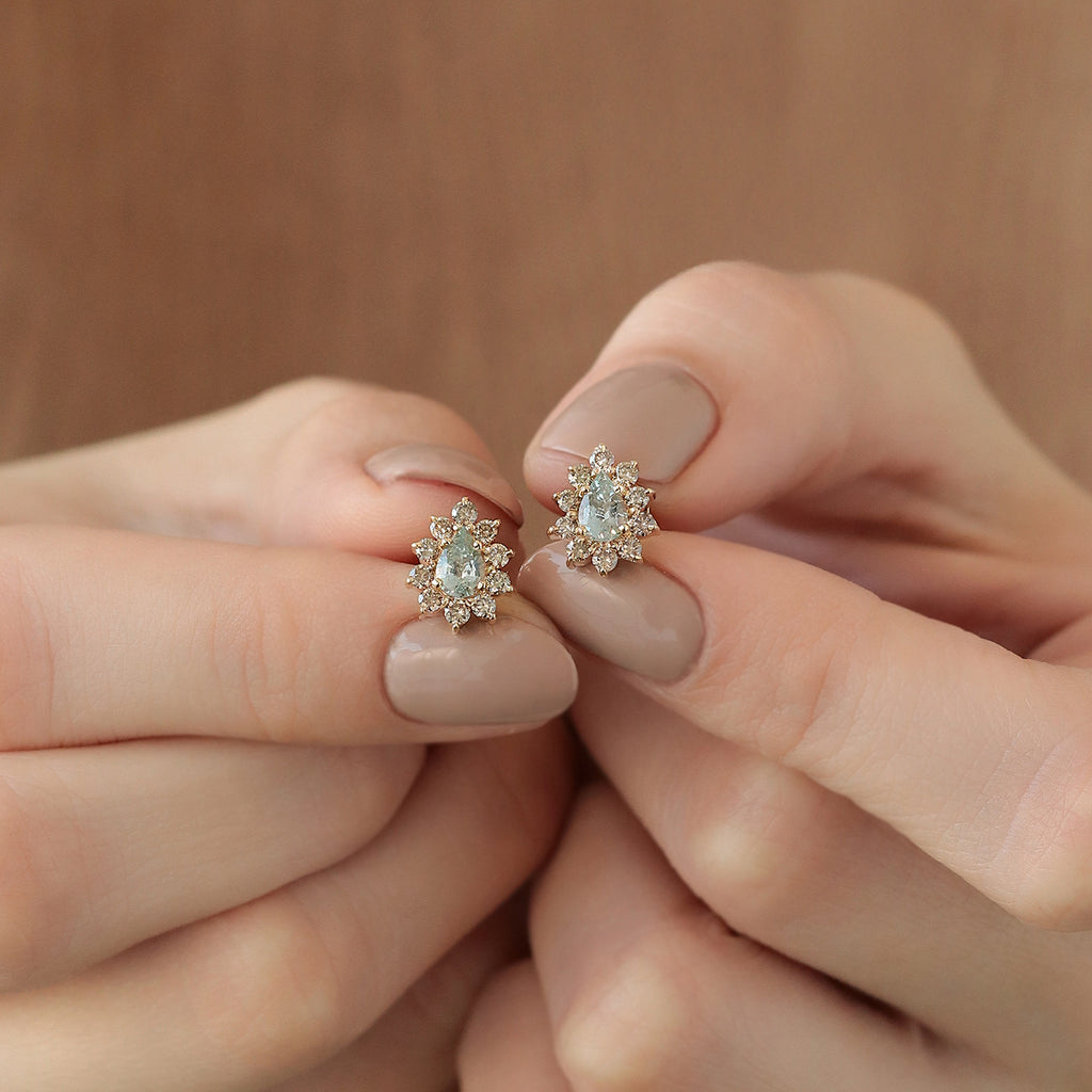 Aretes Imperial Oro Amarillo 14K con Zafiro Menta Gota y Diamantes.