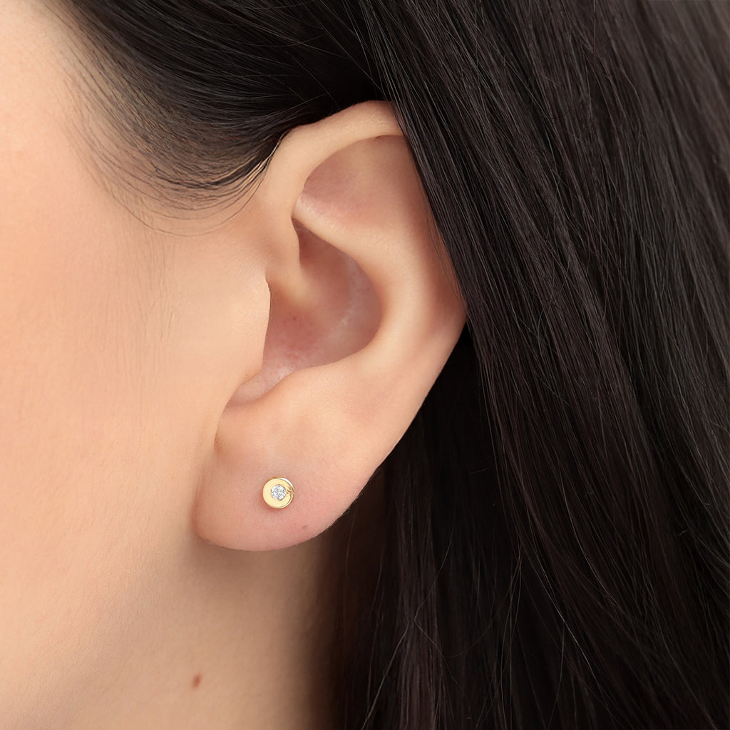 Aretes Nest Flat Oro Amarillo 18K con Zirconias.
