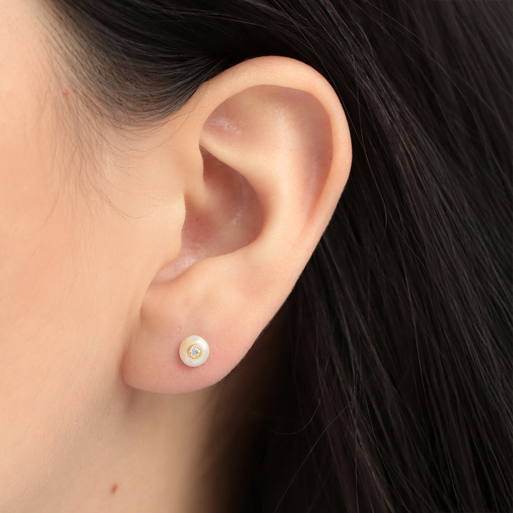 Aretes Nest Pearl Oro Amarillo 18K con Perlas y Zirconias.